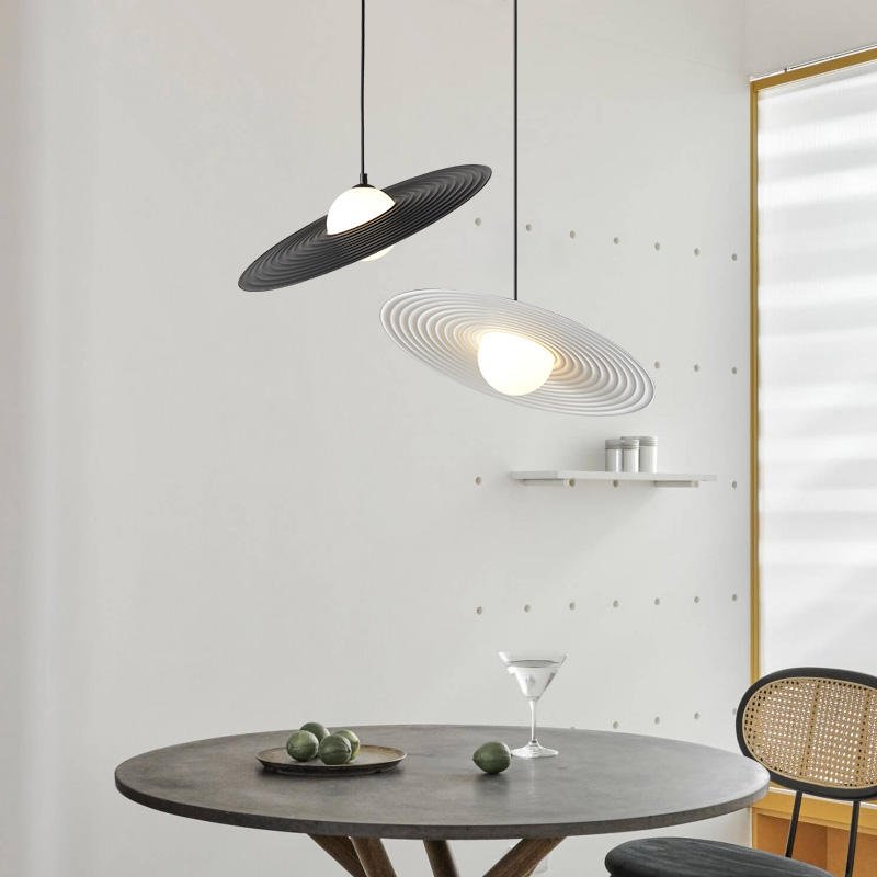 Postmodernistyczna lampa wisząca