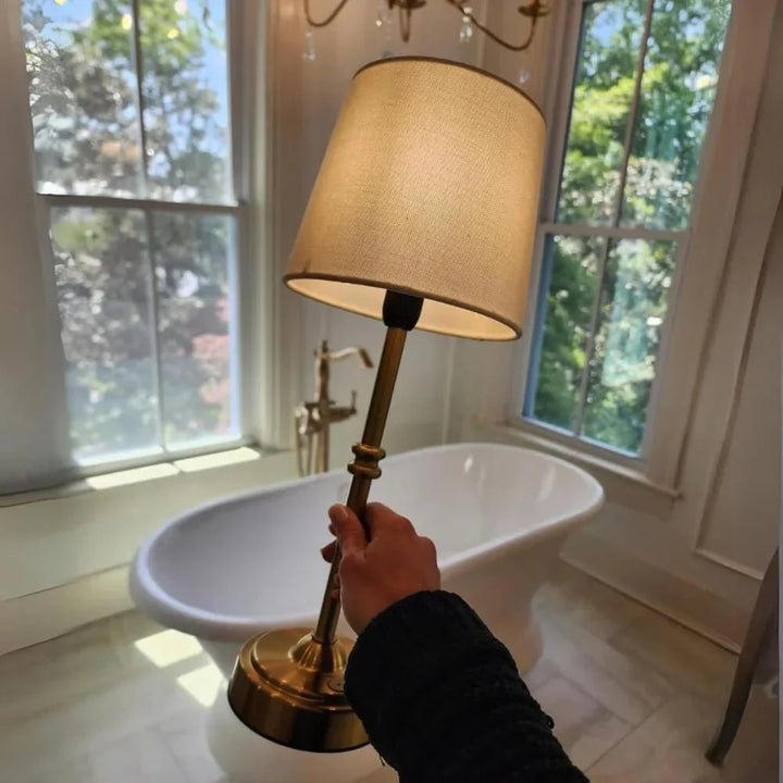 Lampka stołowa LED Retro z materiału, bezprzewodowa