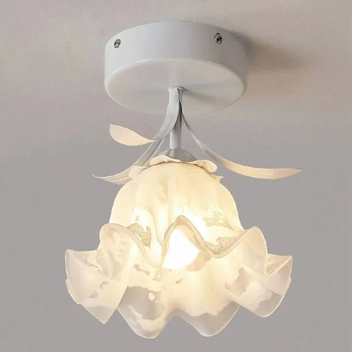 Prosta lampa sufitowa Tiffany z mini kwiatami