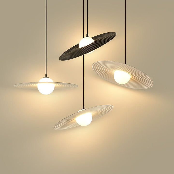 Postmodernistyczna lampa wisząca
