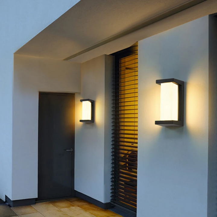 Lampa ścienna z czujnikiem ruchu