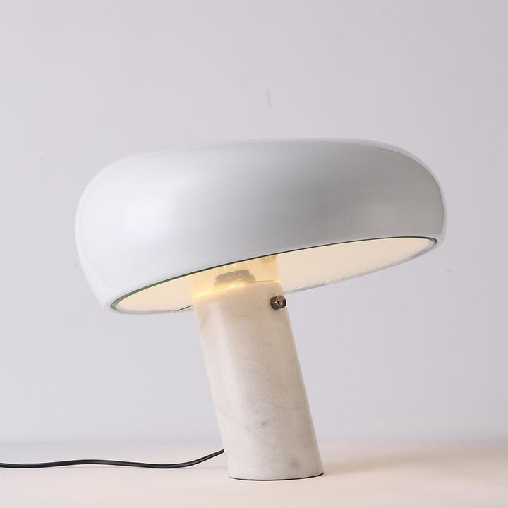 Marmurowa lampa dekoracyjna stołowa