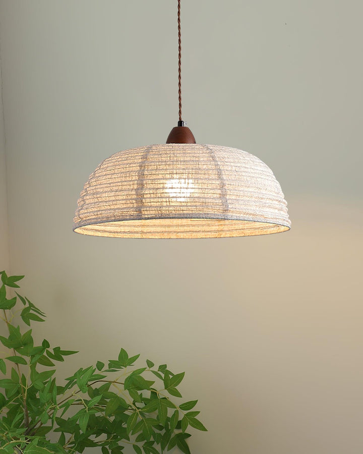 Lampa wisząca z drewna i tkaniny