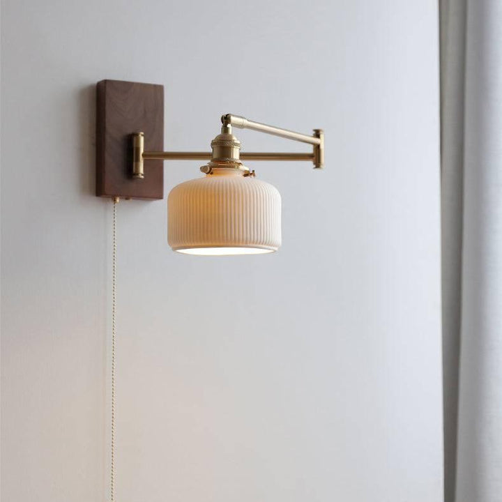 Kremowa Lampa Ścienna z Drewnianą Płytą